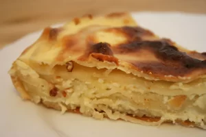 Ce fel de brânză se folosește pentru plăcinta dobrogeană
