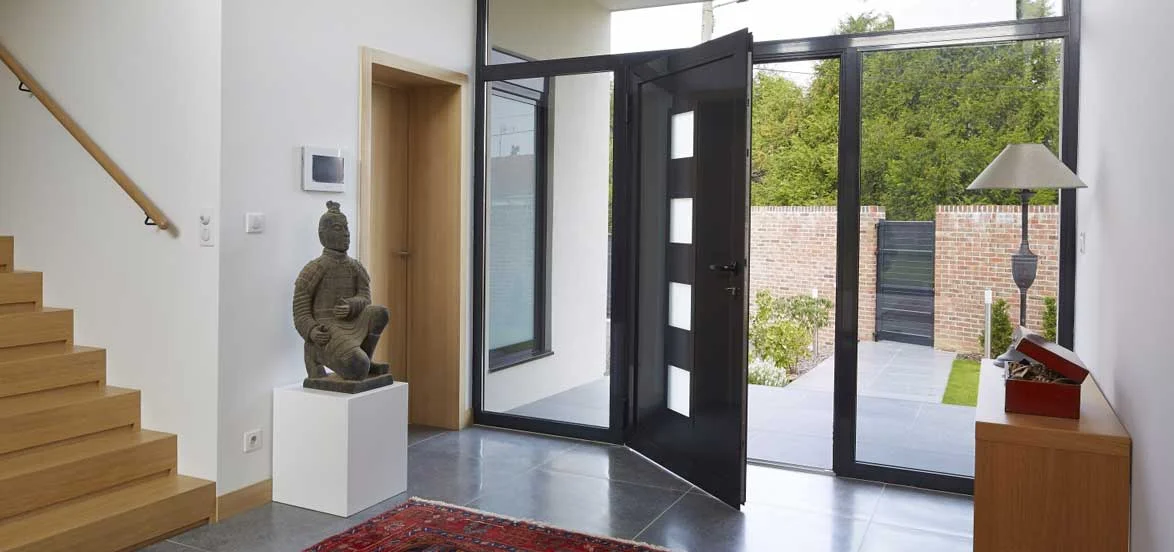 De ce scârțâie ușile de termopan și cum se repară simplu