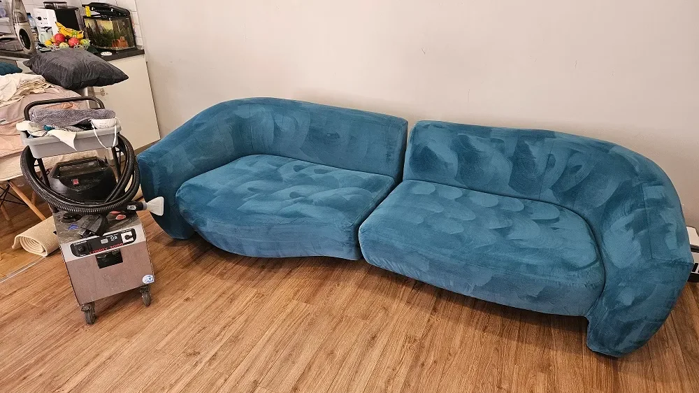 Merită curățat un colțar extensibil? Criterii pentru alegerea unui serviciu